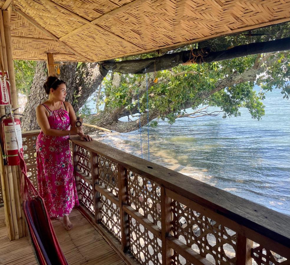 Borbon'S Treehouse By The Sea Bed & Breakfast Mambajao Dış mekan fotoğraf